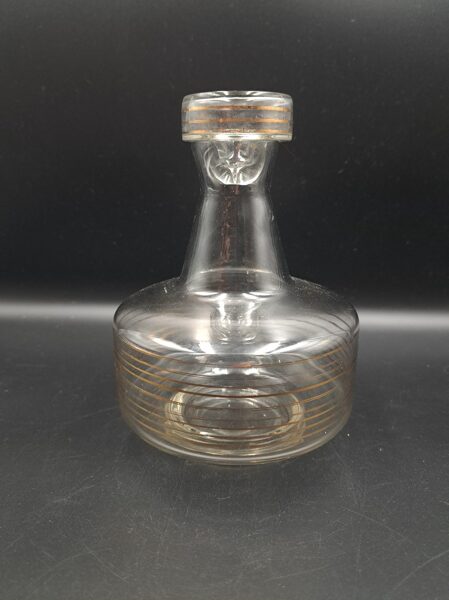 Karafe stikla ar korķi, zelta svītras, Latvijas stikls (Citi st 136)