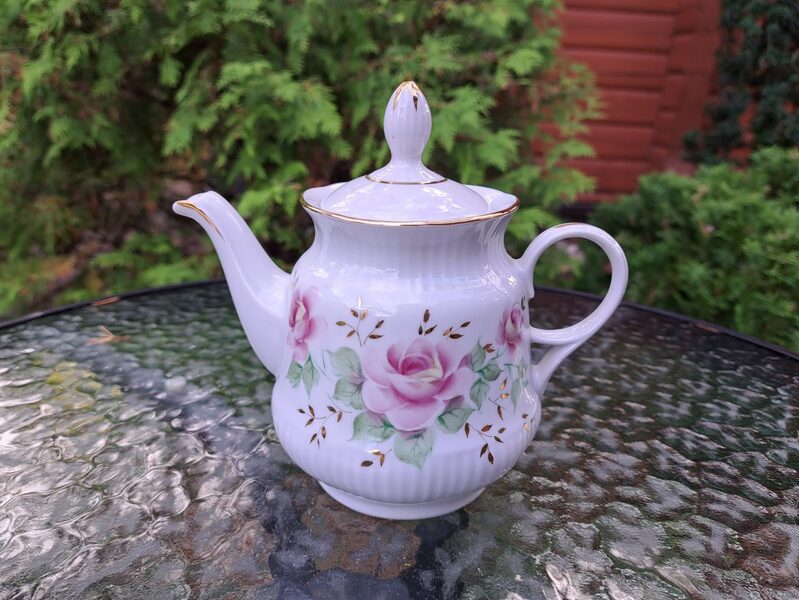 Tējkanna ar vāciņu. plānsienu tējas servīze "Diāna" ar burvīgu rokas gleznojumu un zeltu, RPR (Diāna 58)