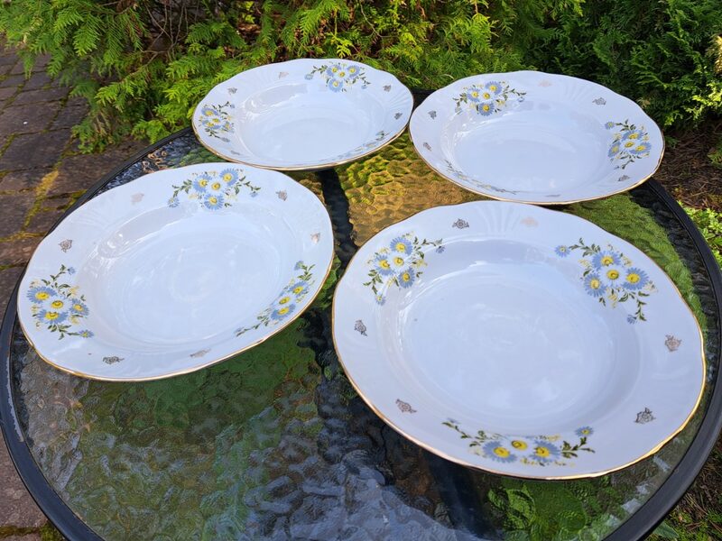 Zupas šķīvji d=24cm, pusdienu servīze "Māra" ar margrietiņām un zeltu, RPR (Māra pusdienu 157)