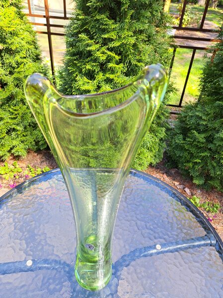 Lielā skaista maigi zaļa Līvānu stikla vāze "MELODIJA". 1981.gads (Stikla vāze 62)