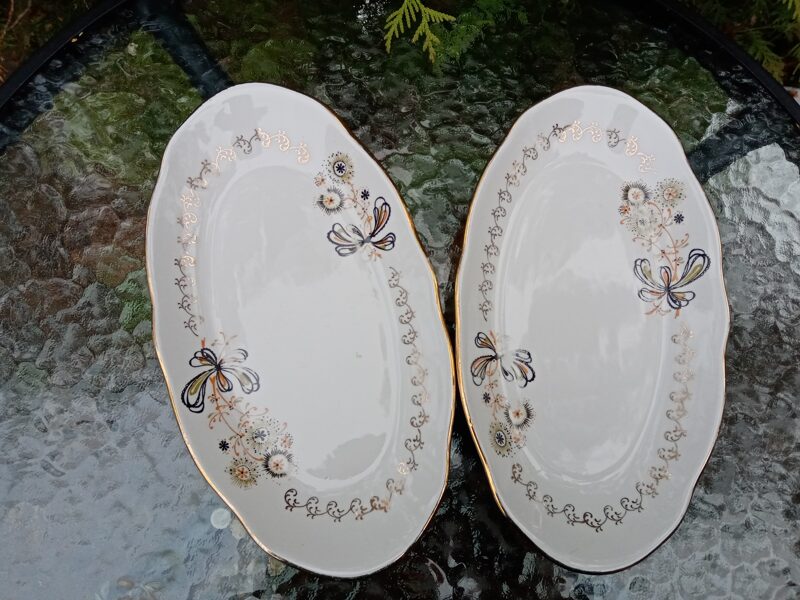 Garenais šķīvis ar bešā-melnu dekolu, pusdienu servīze "Vilnis", neliels dekola noliet. (Vilnis 117)