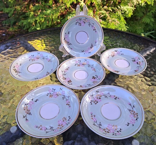 Apakštase "Marianna", gaiši zaļš pārklājums ar rozā-zelta puķītēm, rokas gleznojums, RPR (Marianna 75)