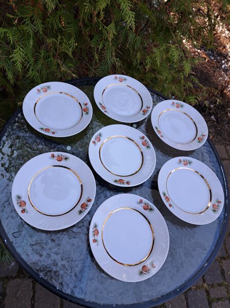 Kūku šķīvji "Māra" ar čiekuriem un zeltu, RPR (Māra tējas 104)