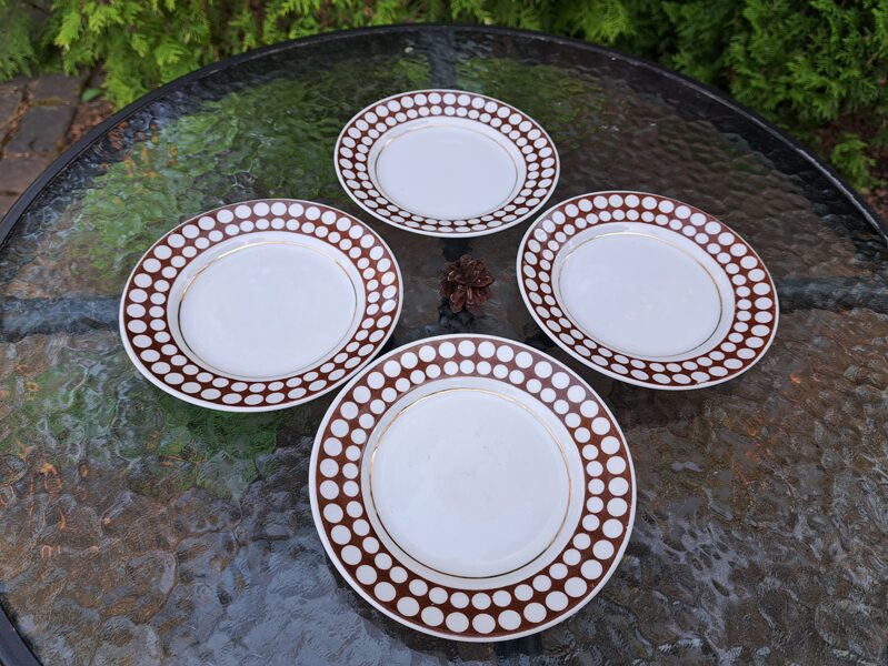 Kūku šķīvji brūni ar dekolu "polka dot", kafijas servīze "Aija-2", RPR (Aija-2 kaf 34)