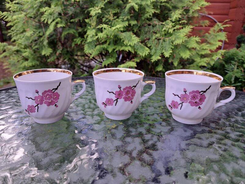 Krūzītes no servīzes "Rīga", 80.-ie gadi, ar sakuru un bagātīgu zeltu, RPR (Rīga 80 98)