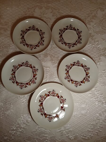 Apakštases ar brūnu dekolu bez zelta un bez lustra, servīze "Karīna" (Karīna 65)