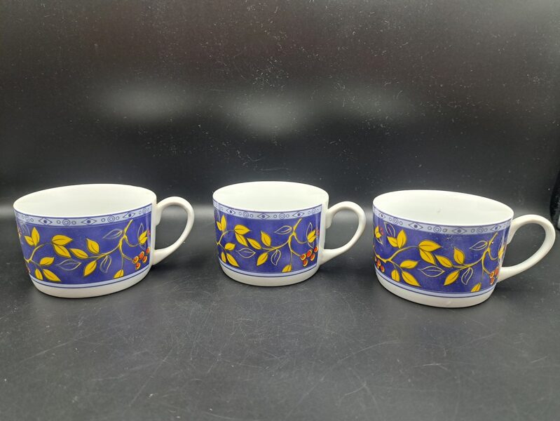 Krūzītes tējas, tilpums 220ml ar ogām uz tumši zila fona, bez zelta. Ražotājs - Indonēzija (Citi 123)