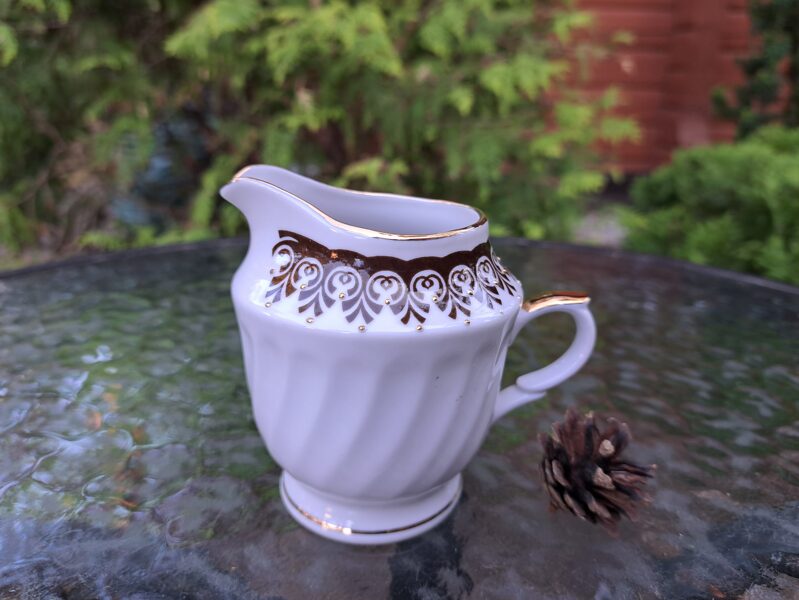 Krējuma kanniņa, plānsienu kafijas servīze "RĪGA" ar brūnu vainagu un zeltu, RPR (Rīga 80 58)