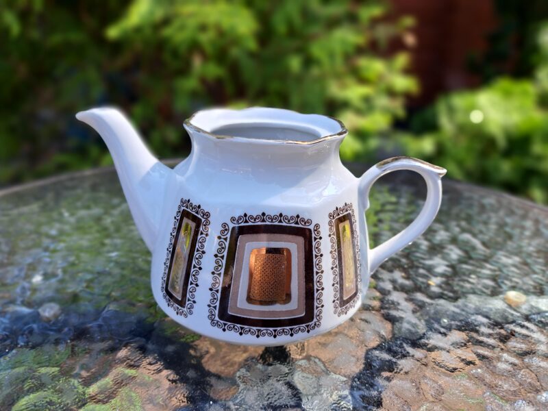 Tējkanna mazā, servīze "Karīna" ar brūniem kvadrātiem (kvadrāta centrā ir maigi rozā dekols) (Karīna 23)