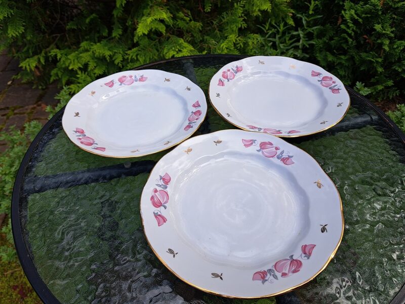 Otrā ēdiena šķīvji d=24cm ar puķuzirnīšiem, pusdienu servīze "Ārija", RPR (Ārija pusdienu 308)