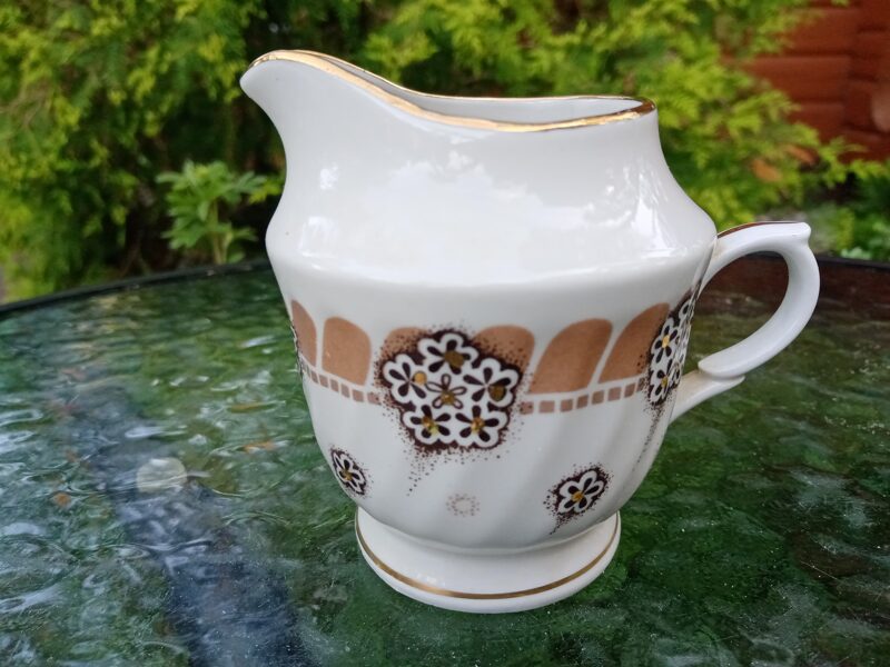 Krējuma kanniņa, plānsienu kafijas servīze "RĪGA" ar bešā un brūnu dekolu (Rīga 80 29)