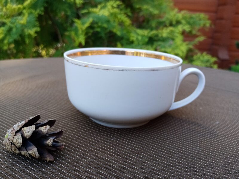 Krūzīte Rīga (no 60.-iem) balta ar zeltu- tējas servīze (Rīga-60 36)