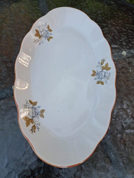 Lielais garenais šķīvis L=36cm, pusdienu servīzee "Ārija" ar "Ledus rozi" un bēšu lustrētu apvilkumu, RPR (Ārija pusdienu 382)