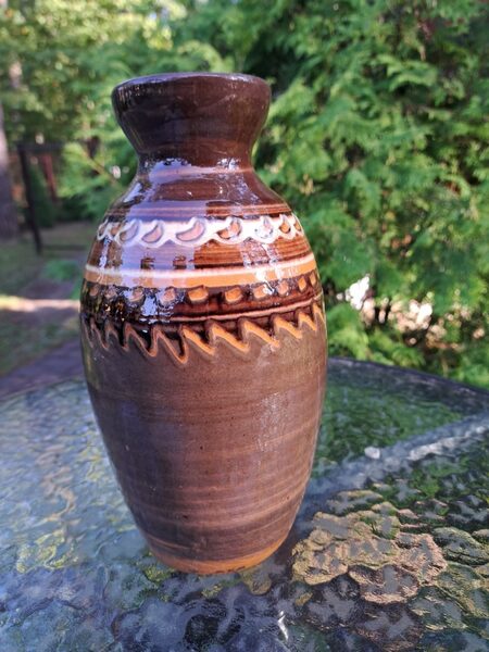 Brūna ar skaistru rakstu māla vaze, spīdoša glazūra, h=23,5cm (Keram 103)
