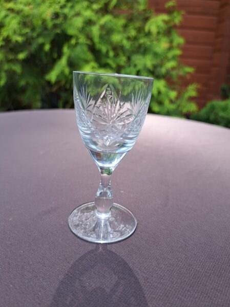 Izsmacināta vintāža degvīna glāzīte uz kājas 40ml, Iļģuciema stikla fabrika (Stikla gl 85)