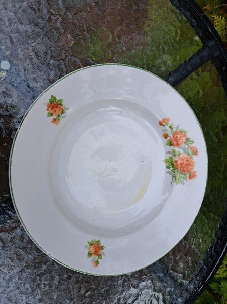 Zupas šķīvis Nr.1, diam.24,5cm, ar oranžam krizantēmām un zaļu malu, RPF, 40.-ie gadi (Pirmskara 25)