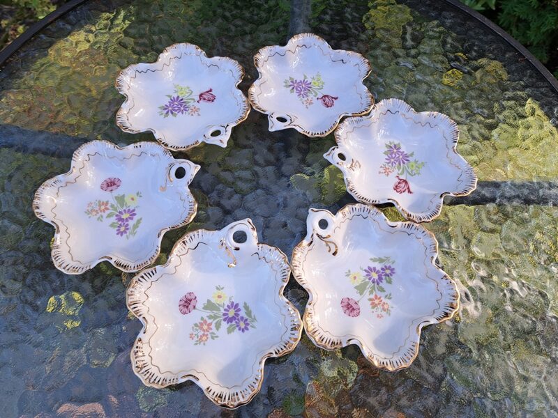 Izsmalcināts vintāžs deserta bļodiņu komplekts ar meisena pušķi un zeltu (no komplekta 6+1 ar lielu bļodu), PFF (Citi 321)