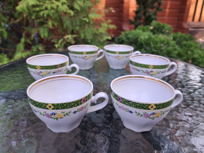 Krūzītes, kafijas servīze "Viktorija" ar zaļu malu ar puķēm un zeltu, RPR (Ārija kafijas 80)