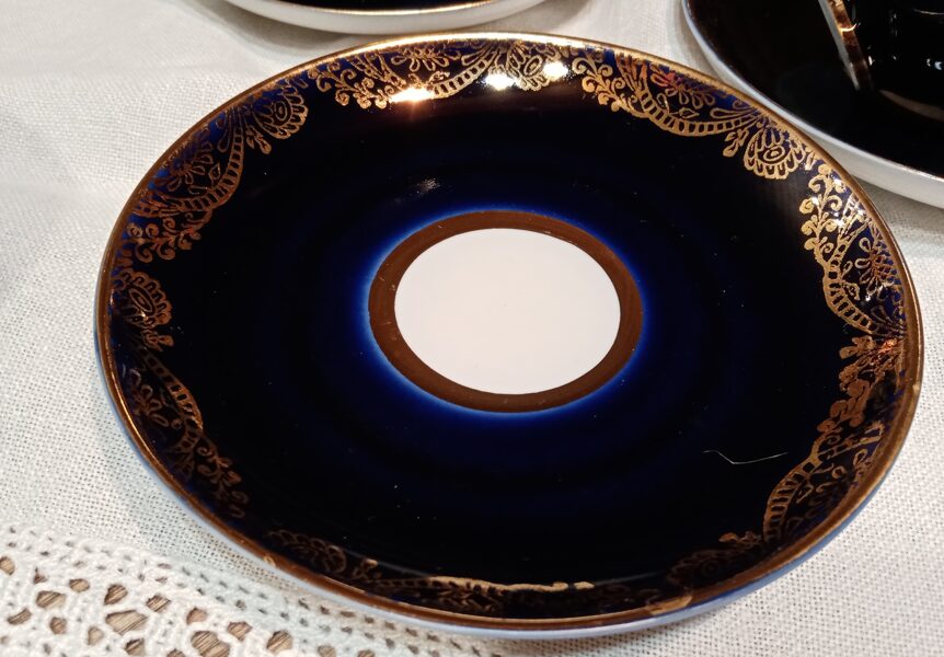 Jaunas brīnišķīgas LFZ tējas apakstases "Kobalta" ar zeltu (LFZ 14)