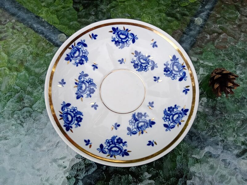 Buljona apakštase ar kobalta puķēm un zeltu, diam.17cm (Buljona 45)