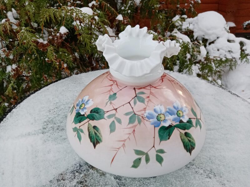 Brīnišķīgs piena stikla ar rokas gleznojumu lampas kupols (Citi st 69)