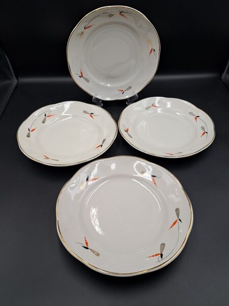 Salātu šķīvji d=20cm, ar melnu-sarkanu-zelta rokas gleznojumu, pusdienu servīze ROKOKO, PFF (Rokoko 147)