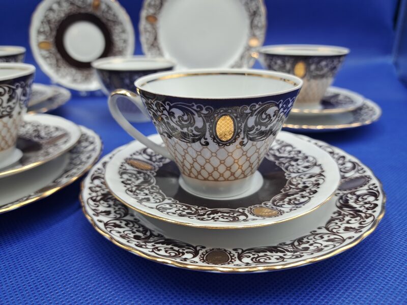 Plānsienu porcelāna trio, servīze "VITA" ar brūnu tikliņu, zelta kamejām un šauru zelta apvilkumu, RPR (Vita 96)