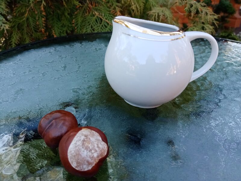 Krēuma kanniņa, servīze "Marijka" balta ar zelta svītrām (Marijka 22)