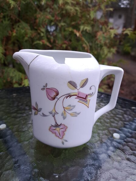 Krējuma kanniņa porcelāna, Kuzņecovs(?) 1920.-1930.gadi (Kuzņecovs 44)