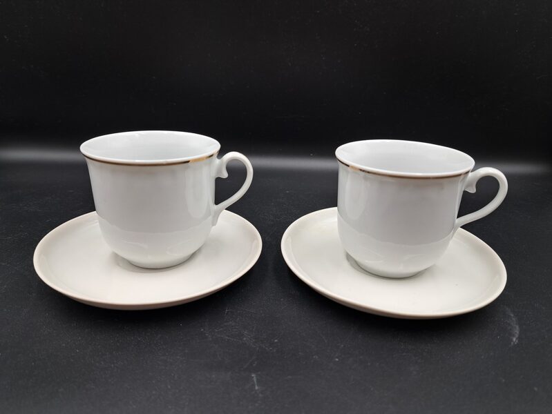 Kafijas komplekts 2 personām. Krūžītes ar zīmogu "B"  un zelta svītru, tilp.160ml (Citi rpt 06)