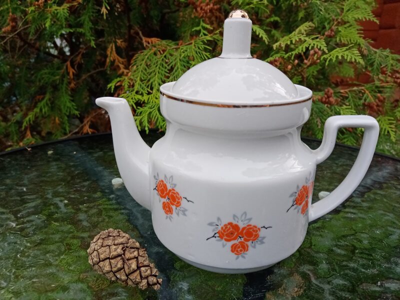 Mazā tējkanna no tējas servīzes no "Aija-2" ar oranžām rozītēm un zeltu, RPR (Aija-2 tējas 70)