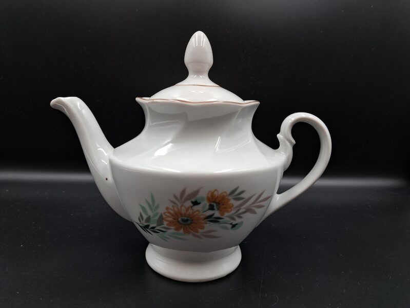 Tējkanna kanniņa balta ar oranžīgu puķi ar brūnu svītru gar malu, tējas servīze "Viktorija", RPR (Viktorija t 104)