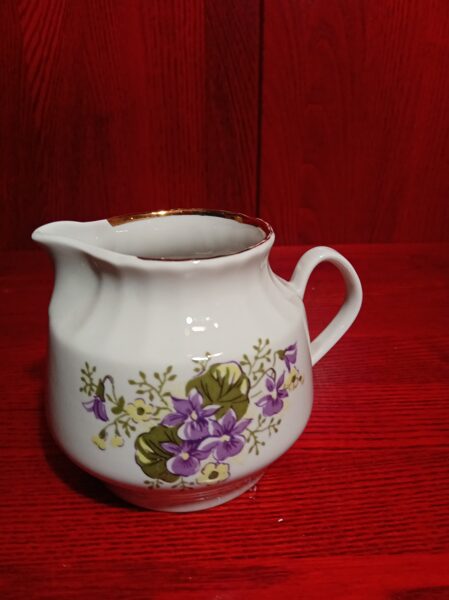 Krējuma kanniņa, tējas servīze "Māra" ar vijolītēm un zeltu (Māra tējas 76)