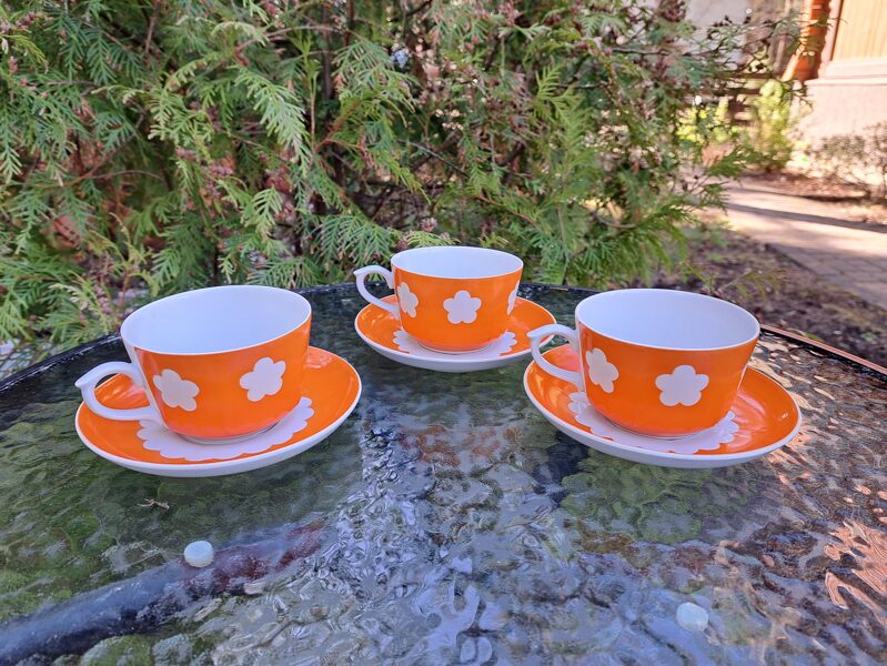 Tējas pāri forma "Karīna" ar sarkani oranžīgu un baltu dekolu, RPR (Karīna 99)