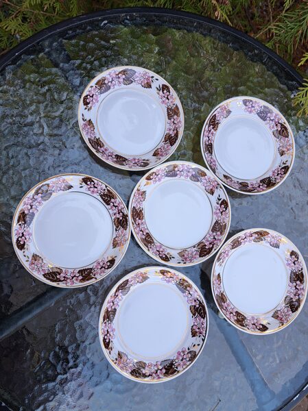 Kūku šķīvji, plānsienu kafijas servīze "Marianna" ar ceriņiem(tumšāks tonis) un zeltu, RPR (Marianna 59)