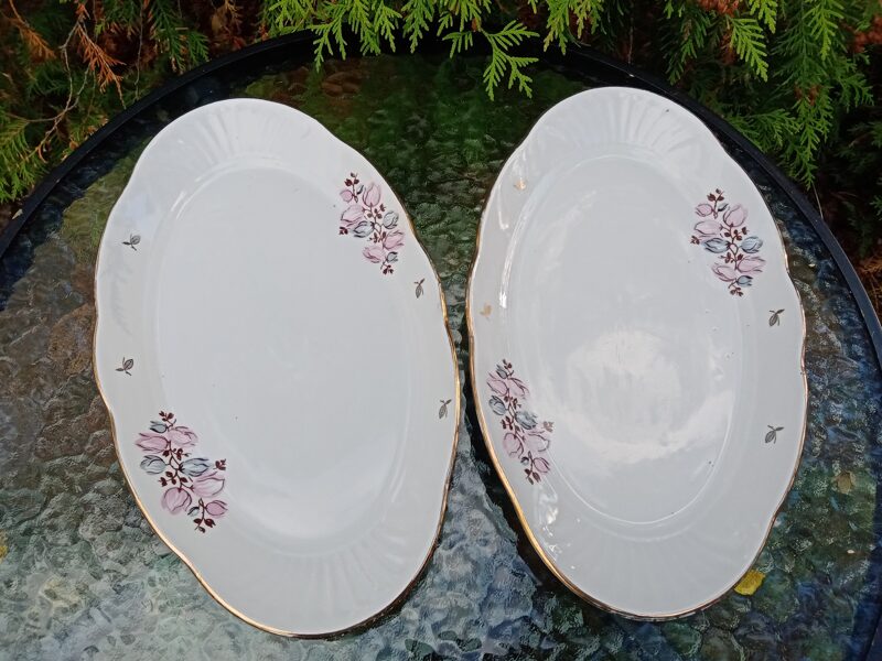 Garenais šķīvis ar zeltu un rozā-pelēkām puķēm, forma "Māra", RPR. L=36cm (Māra pusdienu 74)