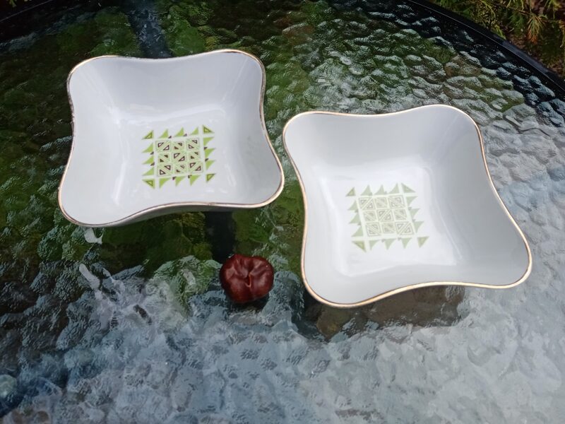 Salātu bļodas, 4-stūru forma ar zaļu rakstu pa vidū (Citi pusd 77)