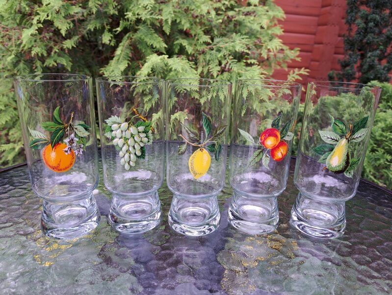 Sulas glāžu ar skaistiem augļiem komplekts (kompl. 5 personām), Latvijas stikla fabrika (Stikla gl 89)