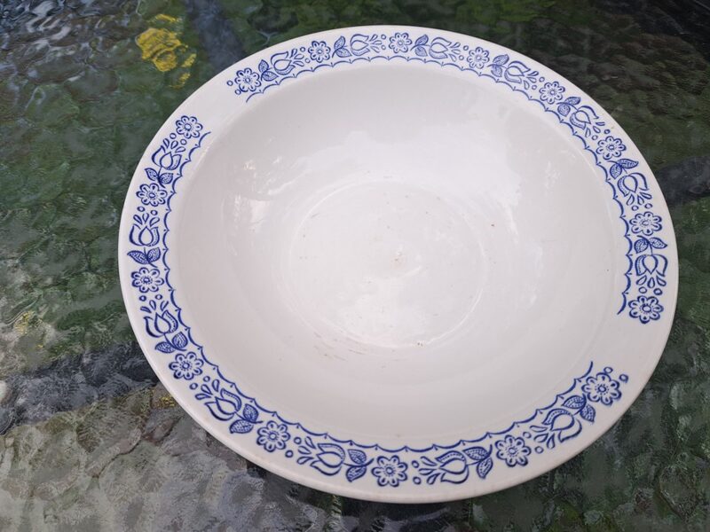 Skaista salātu bļoda, ar zilu vainagu, ZIK. Fajanss (ZIK 29)