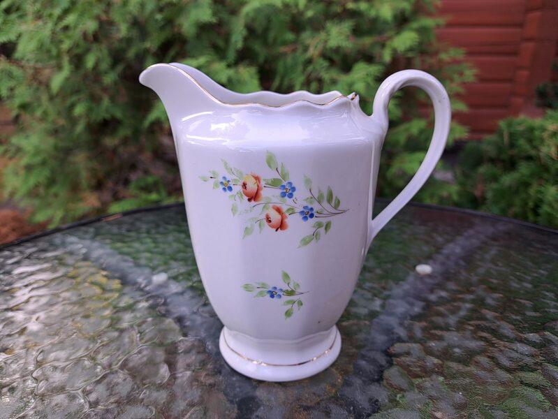 Krējuma kanniņa ar maigām rokas gleznojumu un zeltu, plaisa, PFF (Rubenss 84)