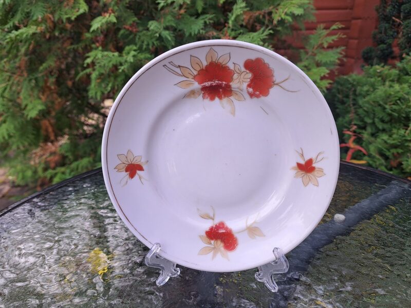 Šķīvis kūku/maizes, diam.17,5cm, rokas gleznojums  sarkanas puķes ar zeltu, RPF (Pirmskara 47)