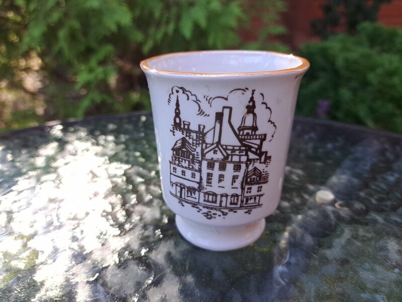 Salvēšu turētājs ar Vecrīgas skatu, beša lustsra (Citi 99)