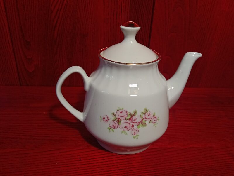 Tējkanna "Māra" ar rozītēm un zeltu (Māra tējas 76)