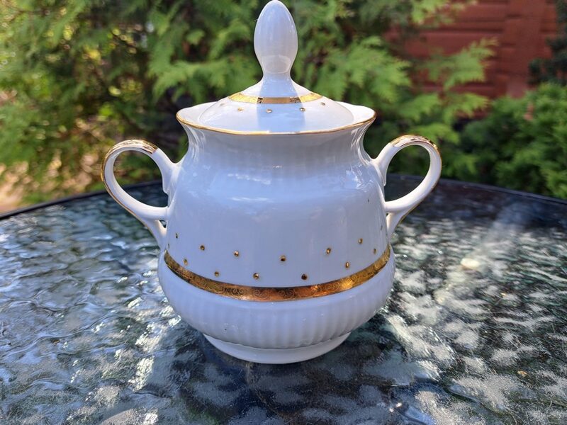 Cukurtrauks, plānsienu tējas servīze "Diāna" balta ar zelta punktiņiem, RPR (Diāna 89)
