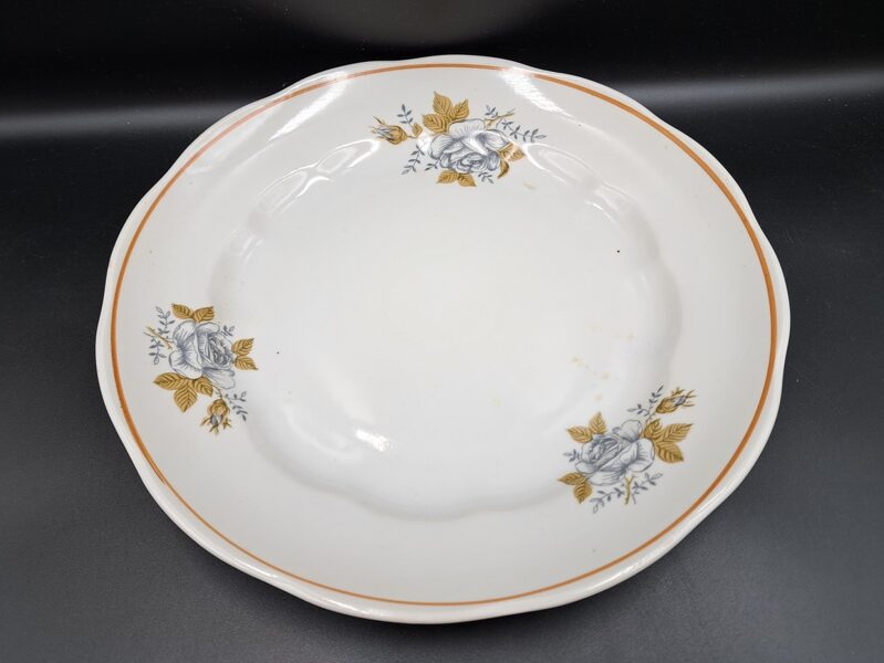 Vidējais servējamais šķīvis apaļš, ar "Ledus rozi" bez zelta, RPR. Diam.27cm (Ārija pusdienu 289)