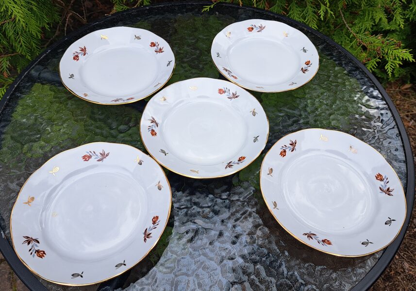 Kūku šķīvji ar brūnām tulpēm un zeltu, servīze "Karīna", RPR (Karīna 101)