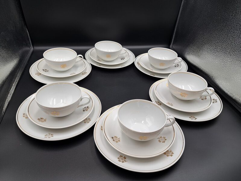 Brīnisķīgi tējas trio, plānsienu porcelāns ar zeltu dekolu, Umlstads, Tiringene (Vācija 128)