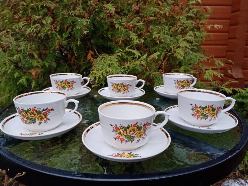 Jauna tējas pāri "Karīna" ar košu pušķi, RPR (Karīna 75)