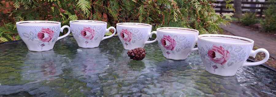 Krūzītes, kafijas serīze "Ārija" ar  košu rozā rozi un gaiši zilu tikliņu, RPR (Ārija kafijas 68)