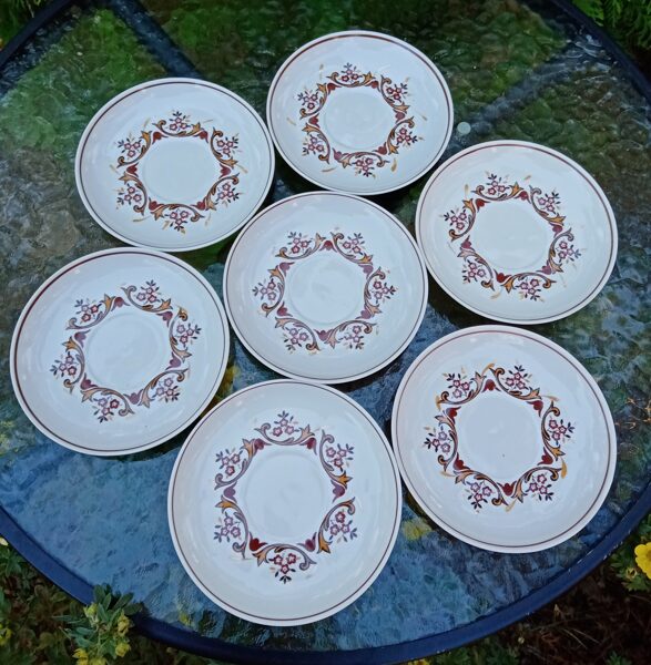 Apakštases ar brūnu dekolu un brūnu krāsu gar malu (Karīna 64)